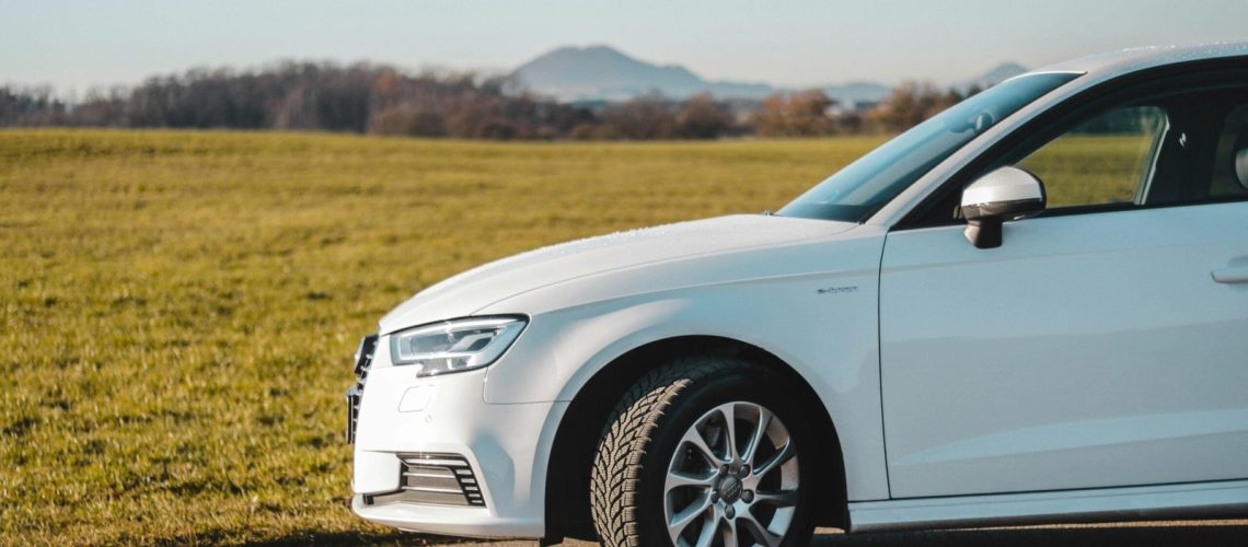 découvrez les avantages des voitures hybrides et comment elles contribuent à la réduction de l'empreinte carbone, alliant performances et respect de l'environnement.