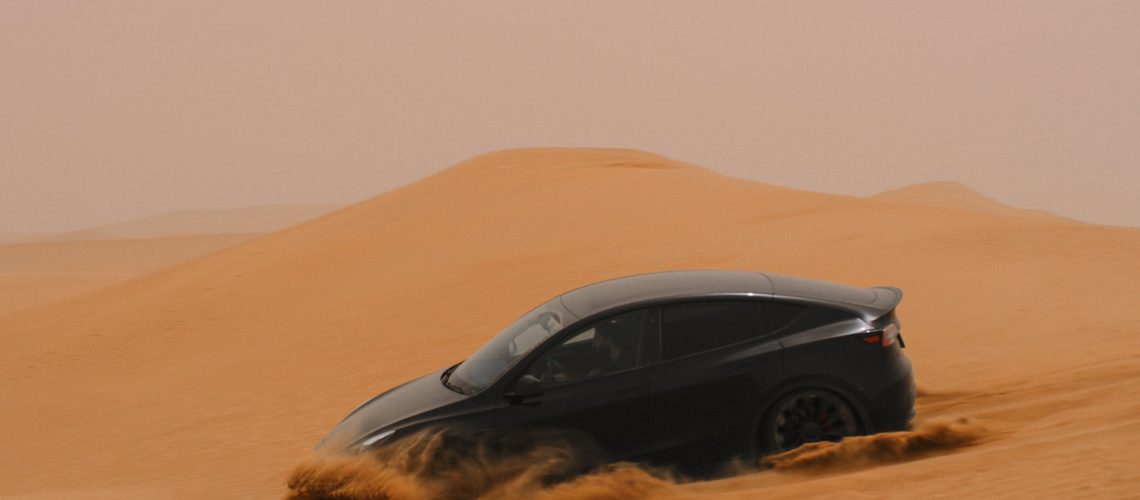 Tesla-puts-its-vehicles-to-the-test-in-122-degree-F-heat-in-Dubai.jpg