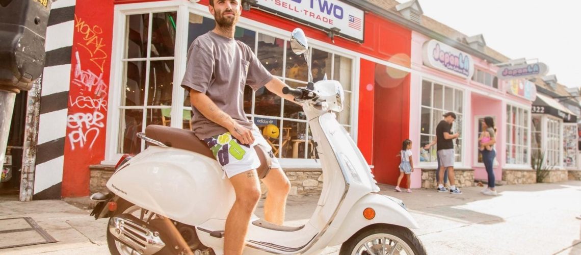 Vespa-Primavera-Sean-Wotherspoon-Large.jpg