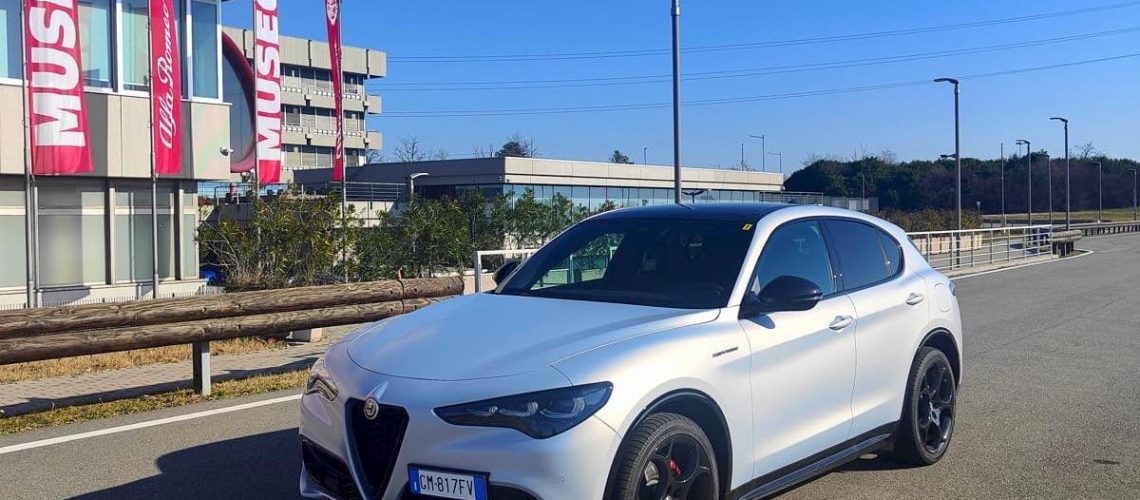 alfa-romeo-stelvio-competizione-14.jpg