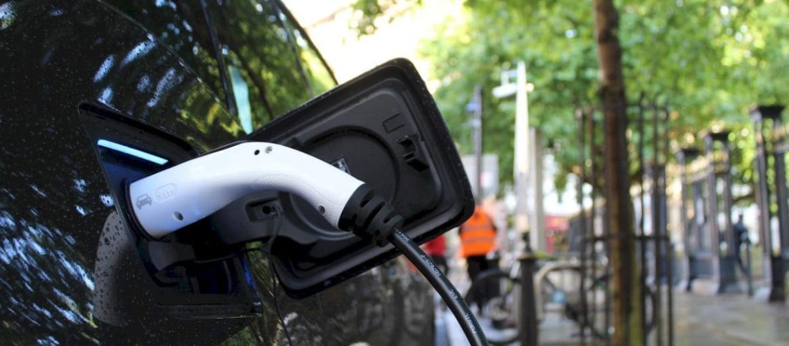 auto-elettrica-ricarica.jpg