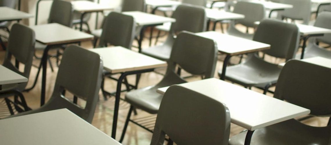 esame-patente-aula-sedie.jpg