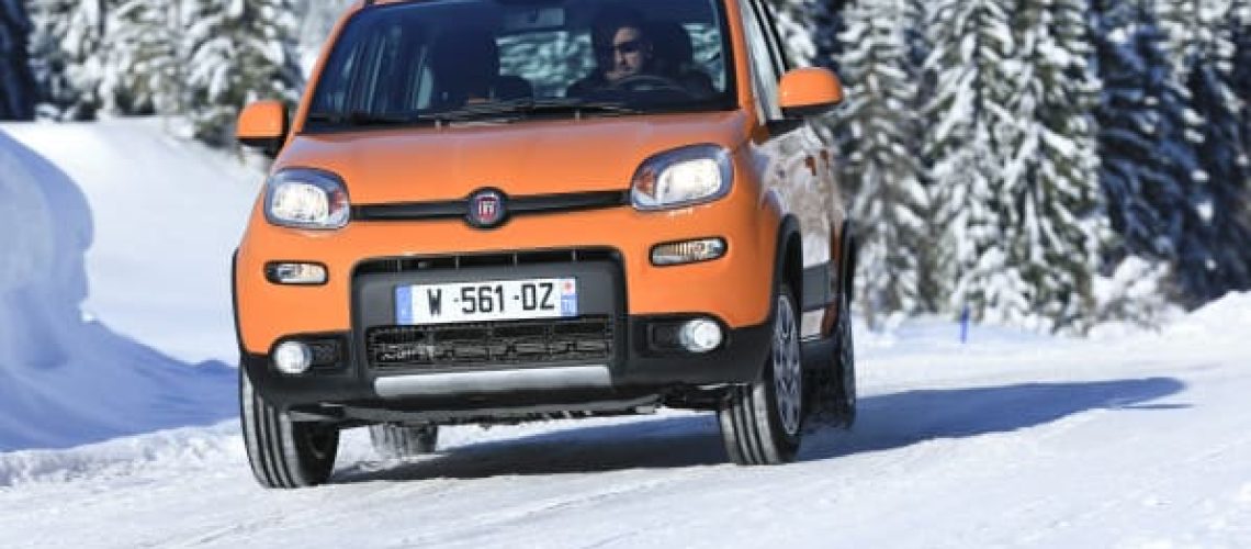 freinage-durgence-sur-la-neige-et-abs
