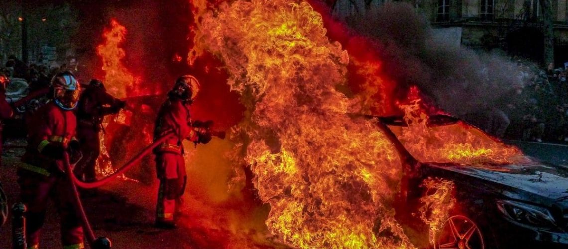 incendio-auto.jpg