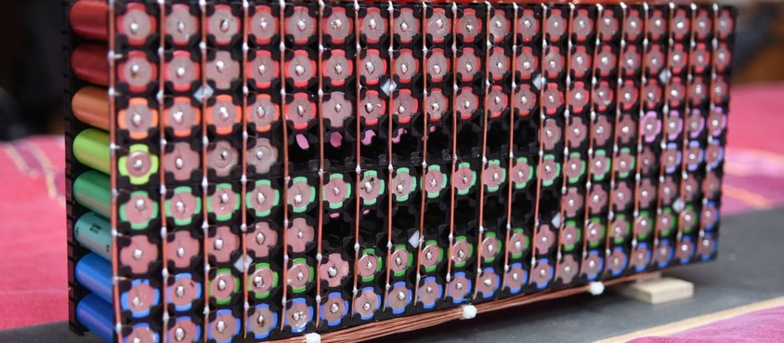 les-panneaux-solaires-de-tesla-sont-plus-genants-quutiles