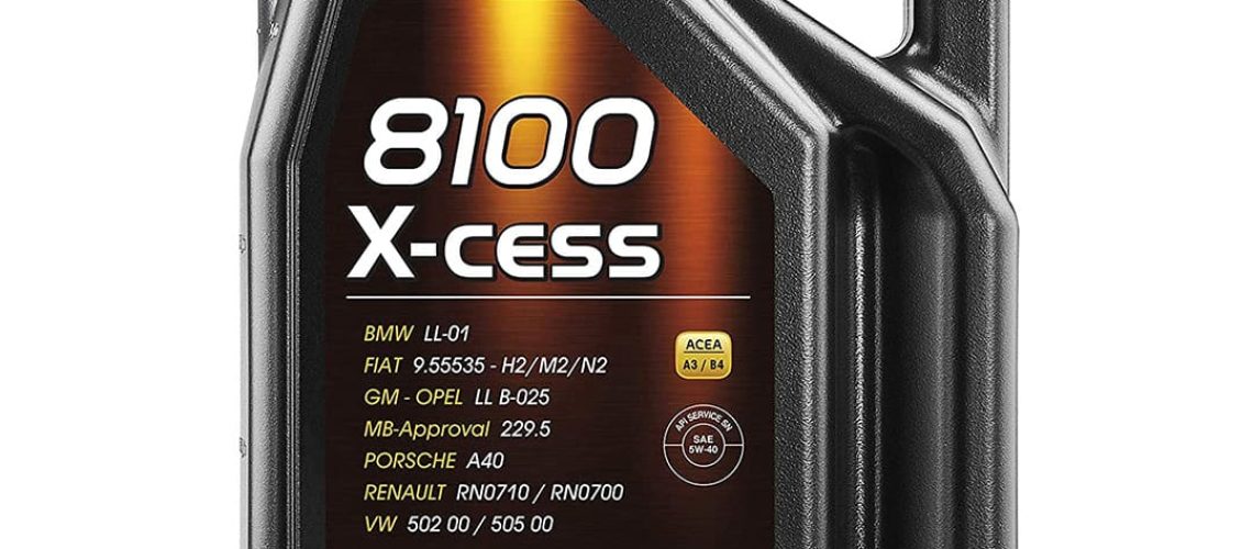 Bidon d'huile moteur Motul 8100 X-cess 5W40 recommandé pour moteurs performants