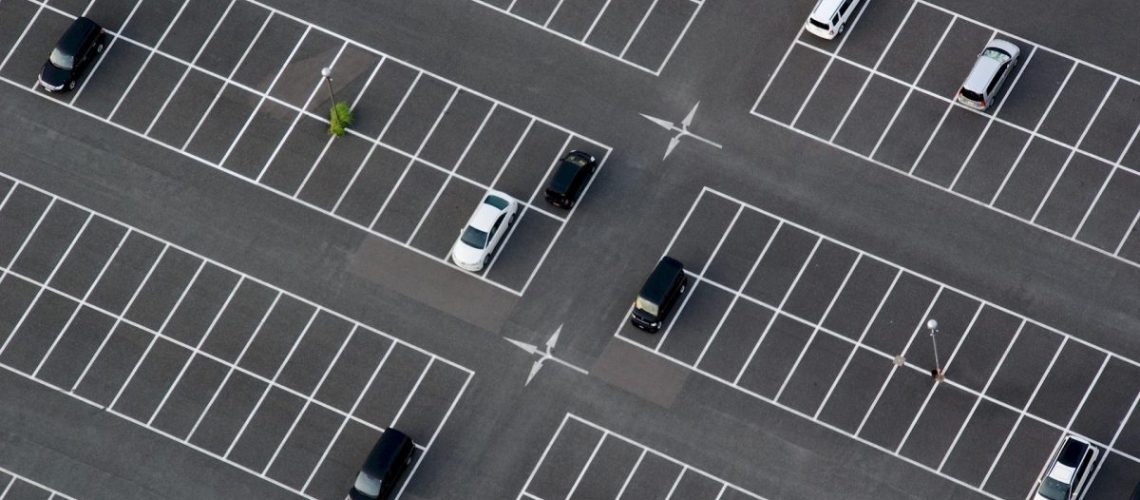 parcheggio-auto-mercato.jpg
