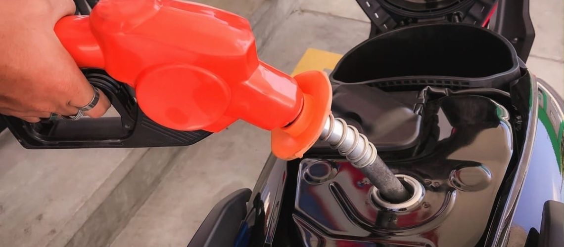 risparmiare-benzina-moto-scooter.jpg