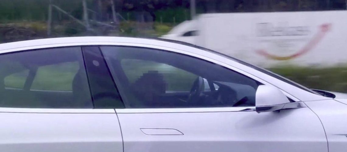 tesla-autopilot.jpg