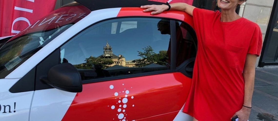 Voiture Iodines en circulation dans les rues de Toulouse